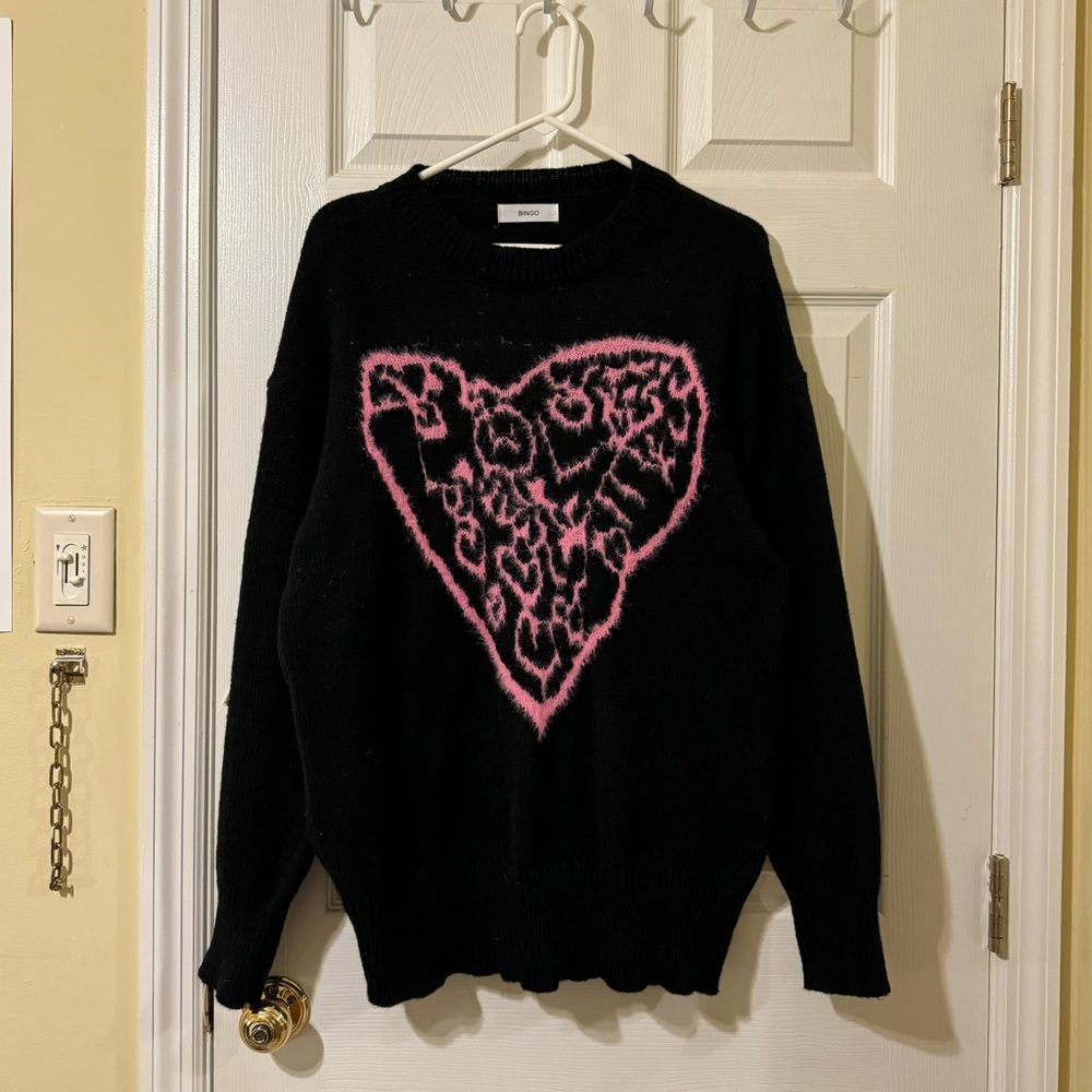 Lazy Style Pink Heart Designed Black Sweater